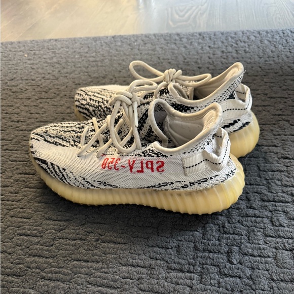 Women’s Yeezys - Picture 2 of 2